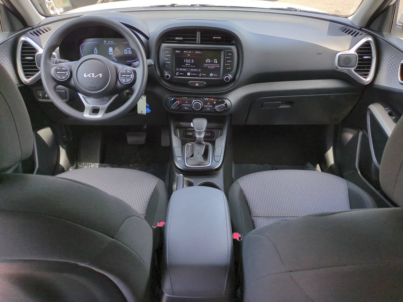 Certified 2025 Kia Soul LX w/ LX Technology Package FWD image 15