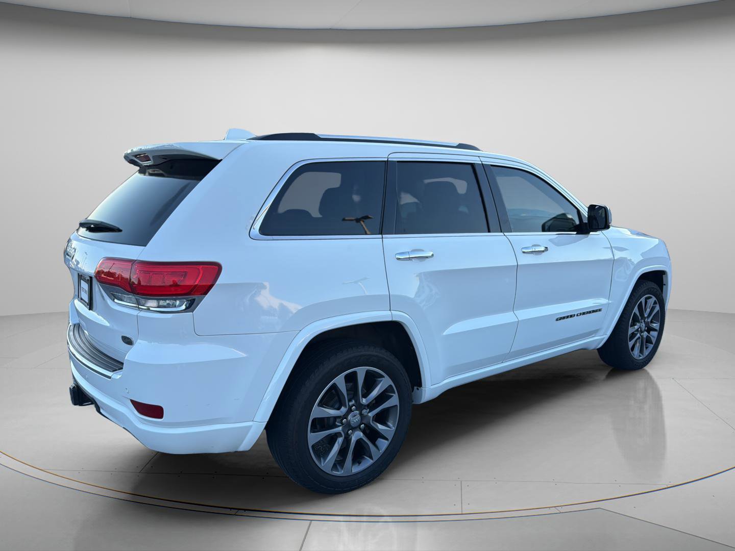 Used 2017 Jeep Grand Cherokee Overland AWD/4WD image 14