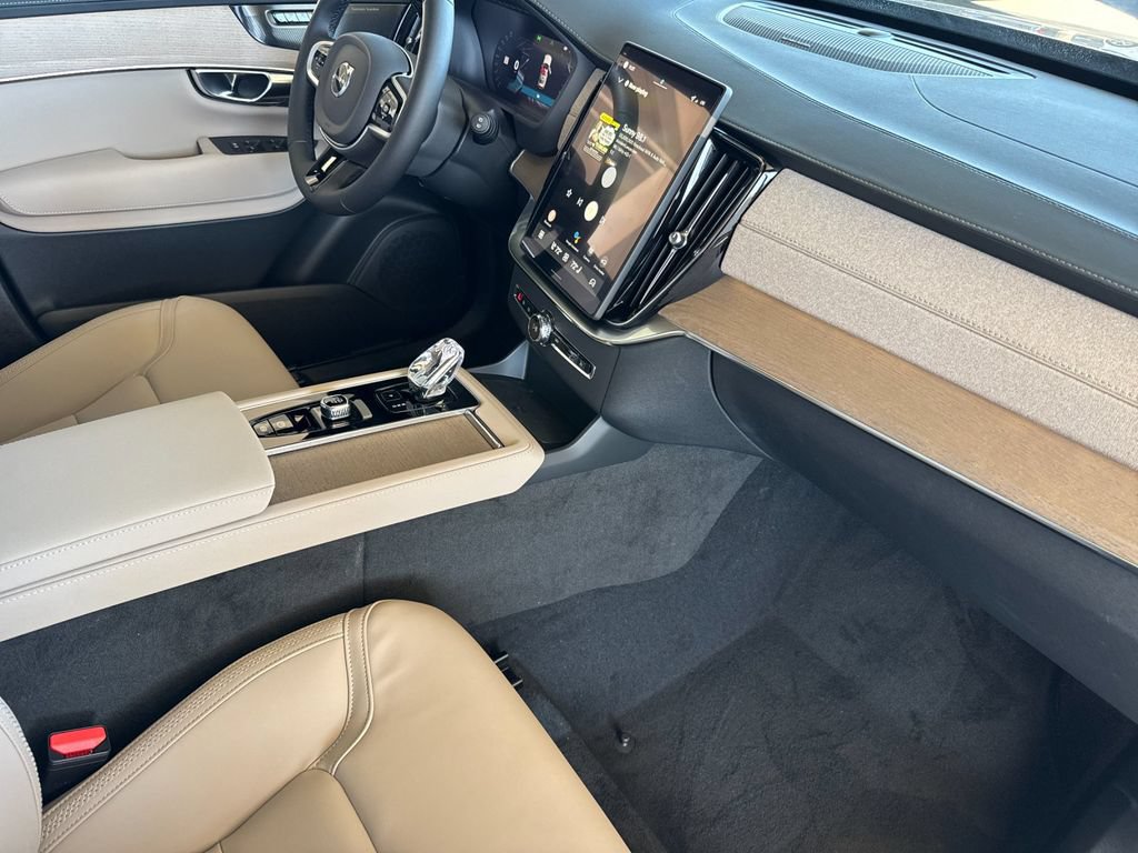 New 2026 Volvo XC90 B6 Plus w/ Protection Package Premier AWD/4WD image 16