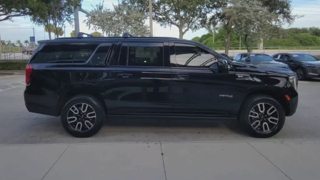 Used 2023 GMC Yukon XL AT4 w/ AT4 Premium Package AWD/4WD image 9