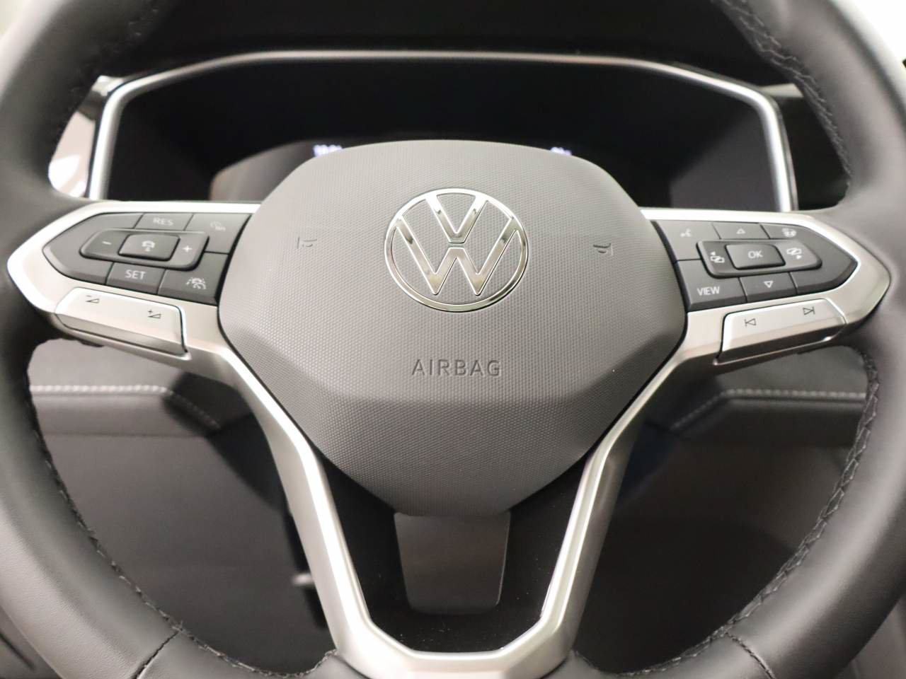 New 2026 Volkswagen Taos SE FWD image 11