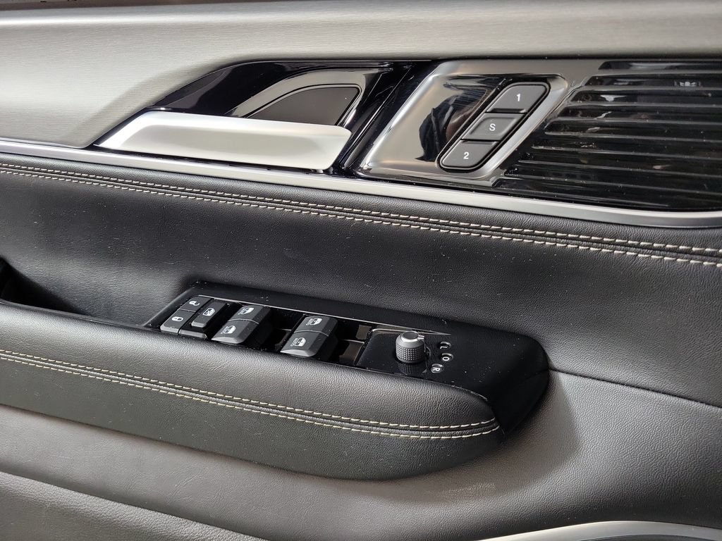 Used 2024 Jeep Wagoneer Series II AWD/4WD image 16