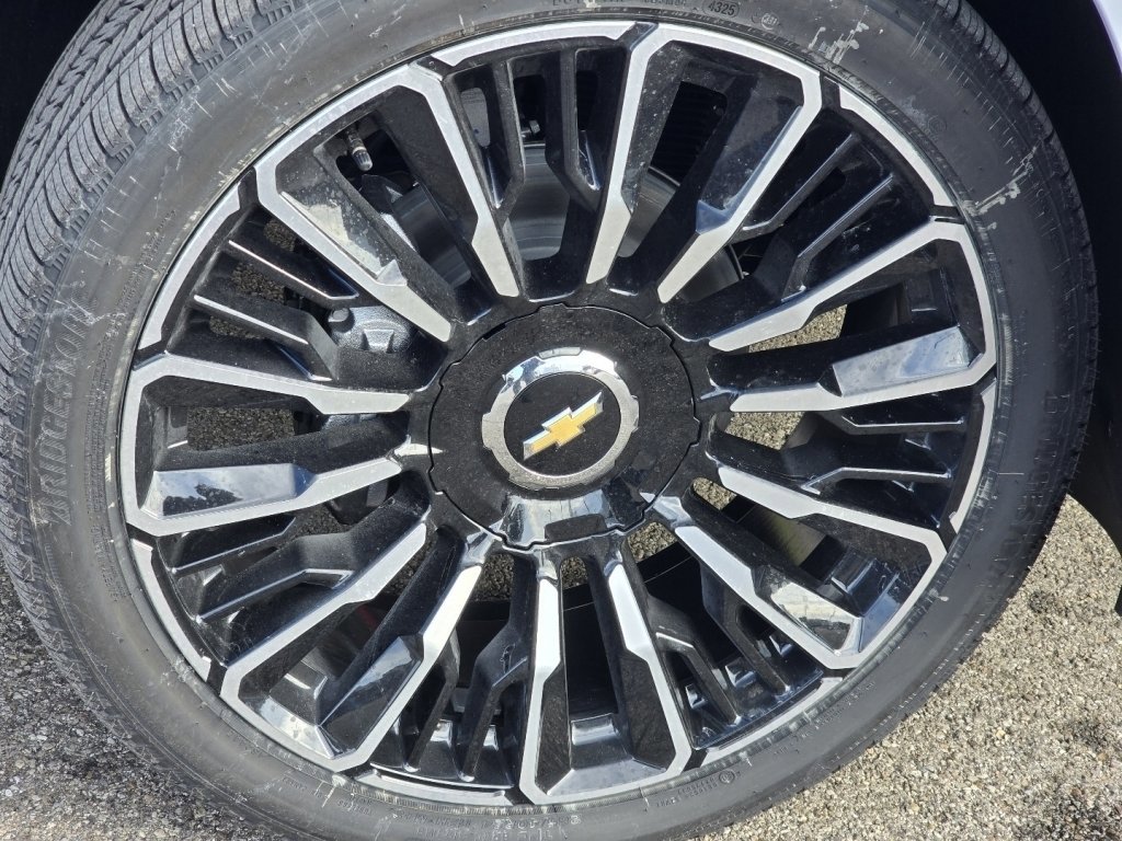 New 2026 Chevrolet Suburban High Country image 10