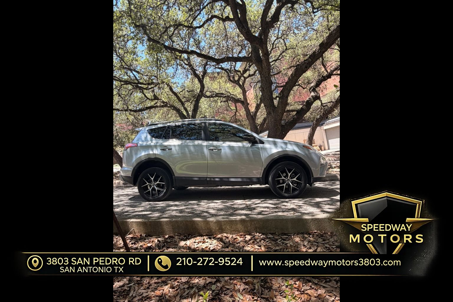 Used 2018 Toyota RAV4 SE w/ Power Extra Value Package FWD image 2