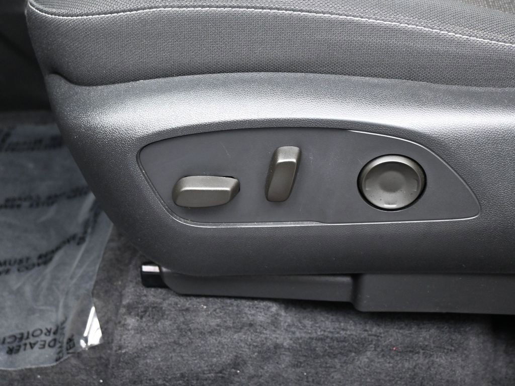 Used 2024 Chevrolet Traverse LT FWD image 12