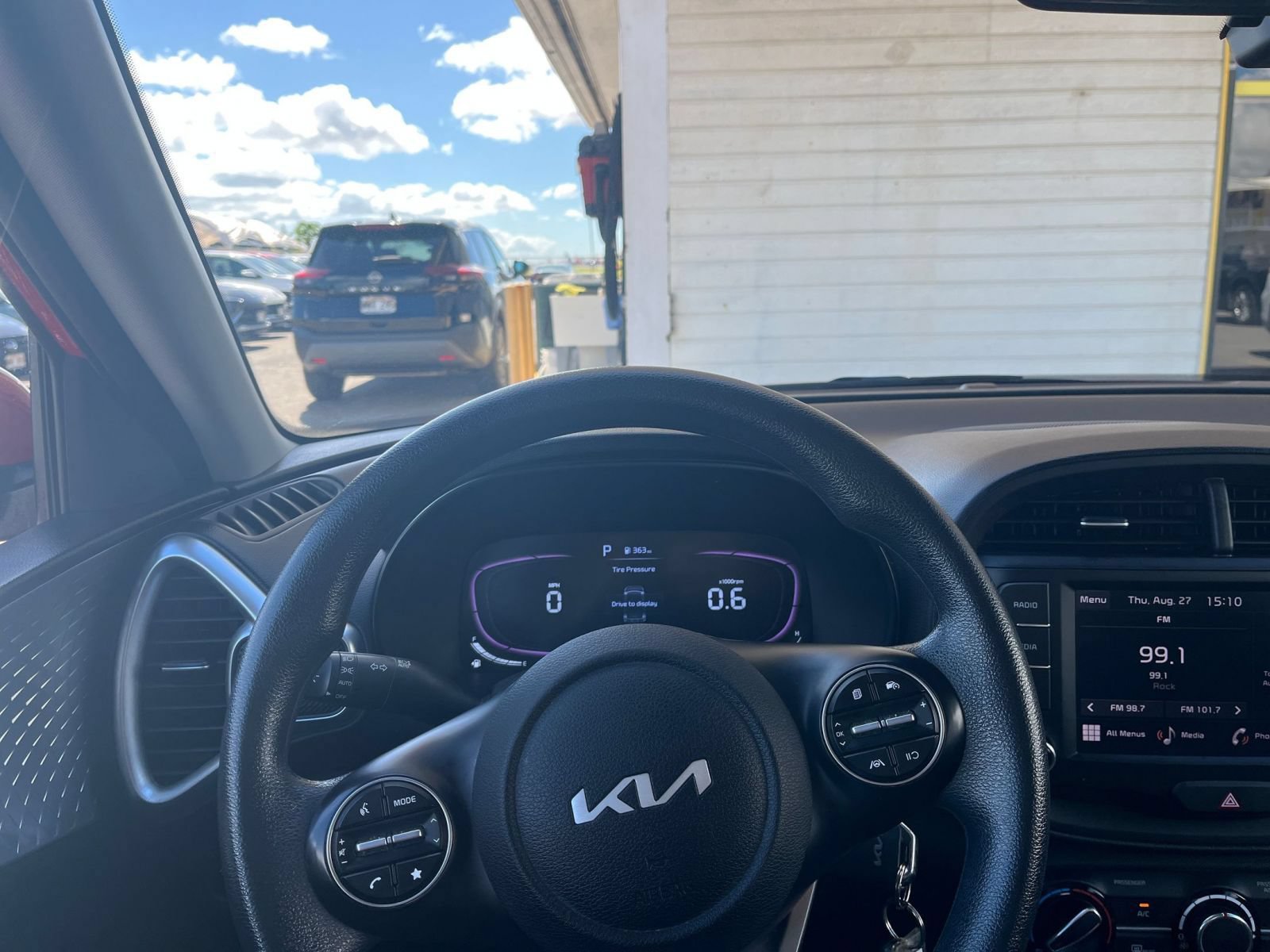 Used 2025 Kia Soul LX w/ LX Technology Package FWD image 31