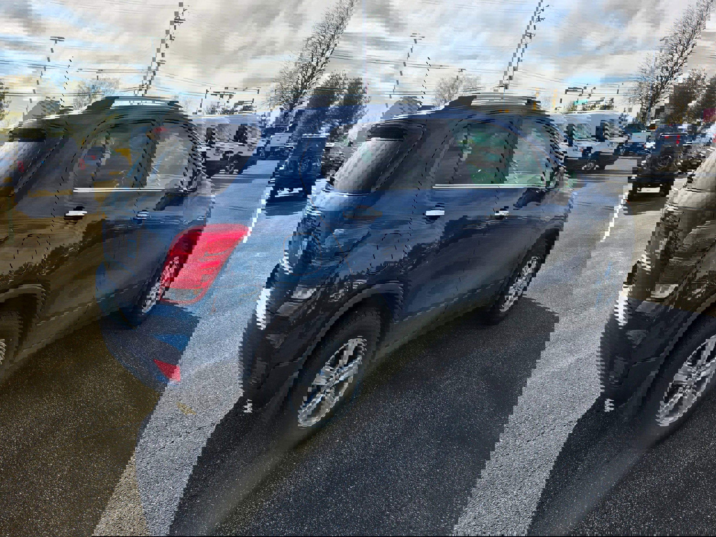 Used 2019 Chevrolet Trax LT w/ LT Convenience Package image 4