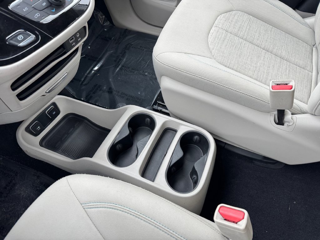 Used 2019 Chrysler Pacifica Touring Plus FWD image 26