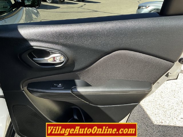 Used 2017 Jeep Cherokee Sport w/ Cold Weather Group FWD image 42