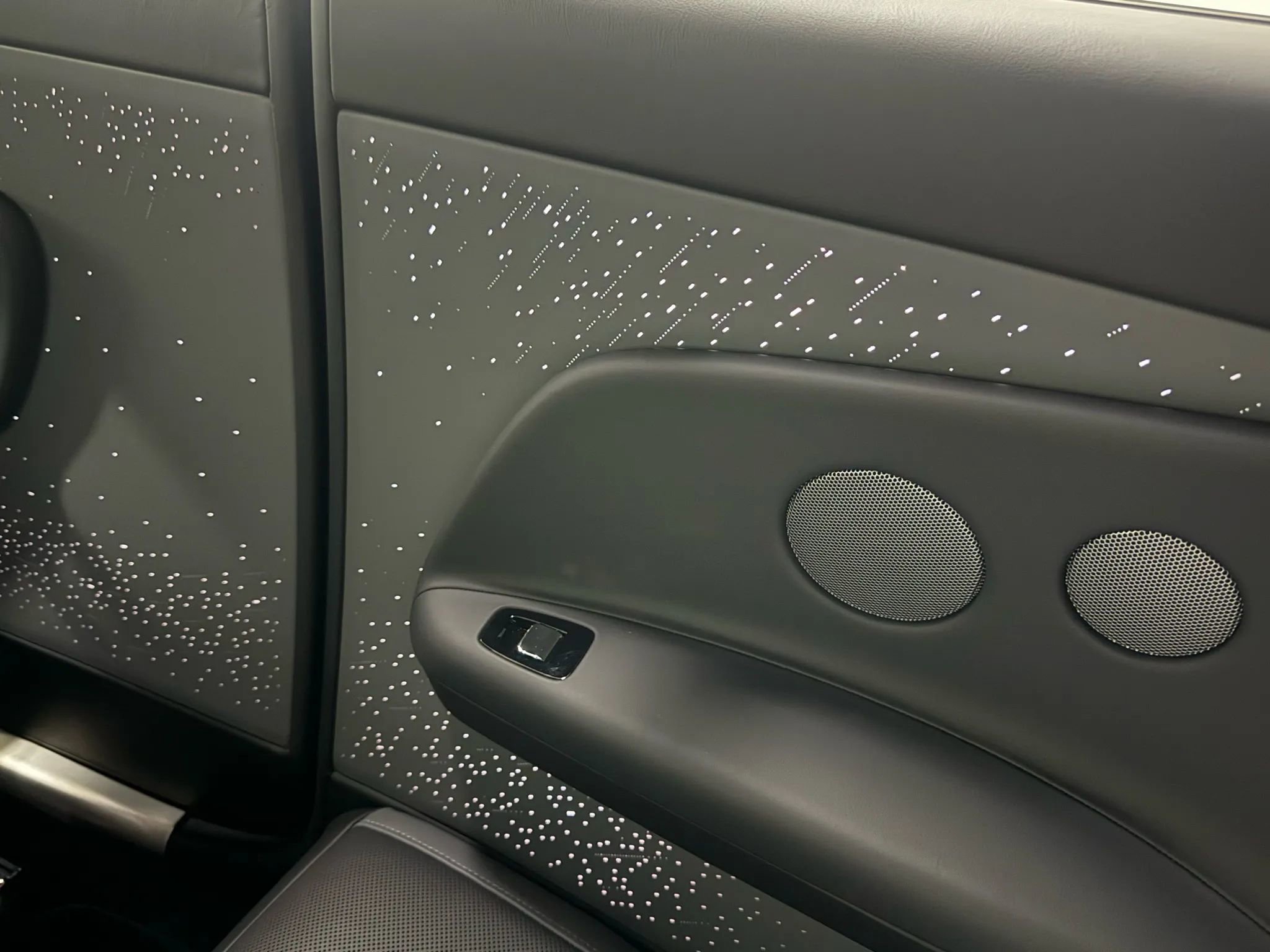 Used 2025 Rolls-Royce Spectre image 18