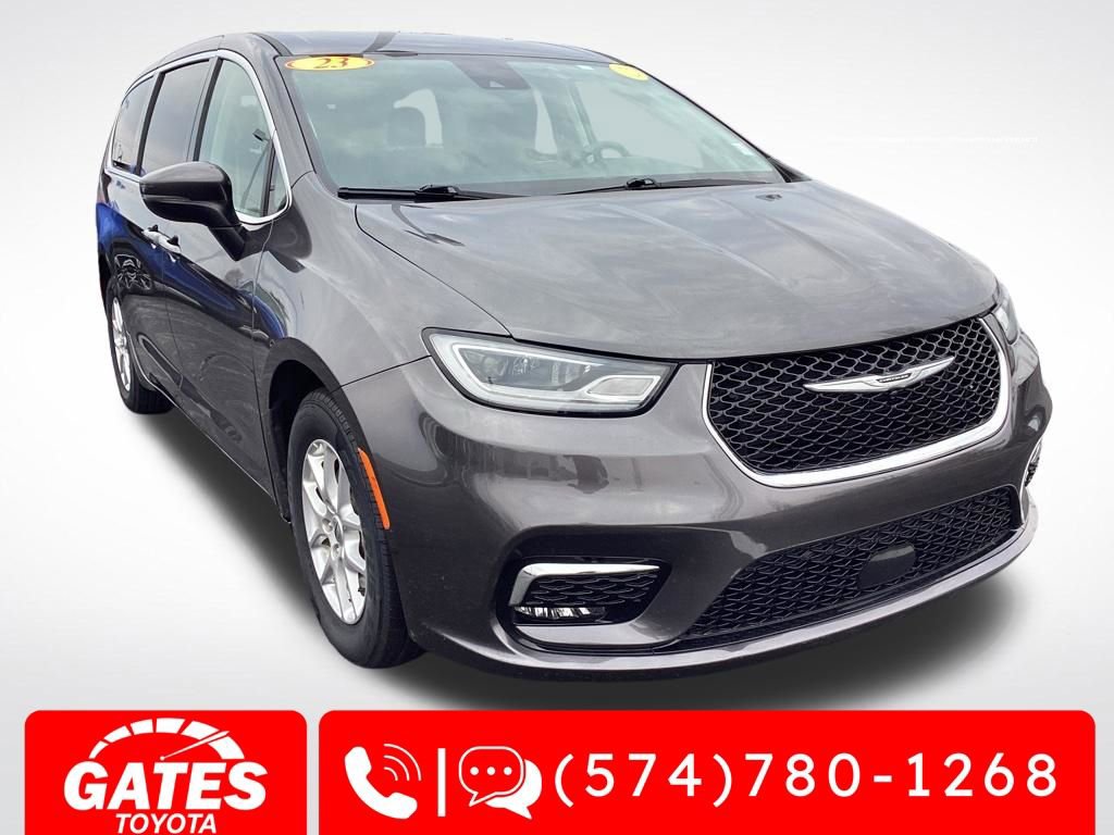 Used 2023 Chrysler Pacifica Touring-L image 1