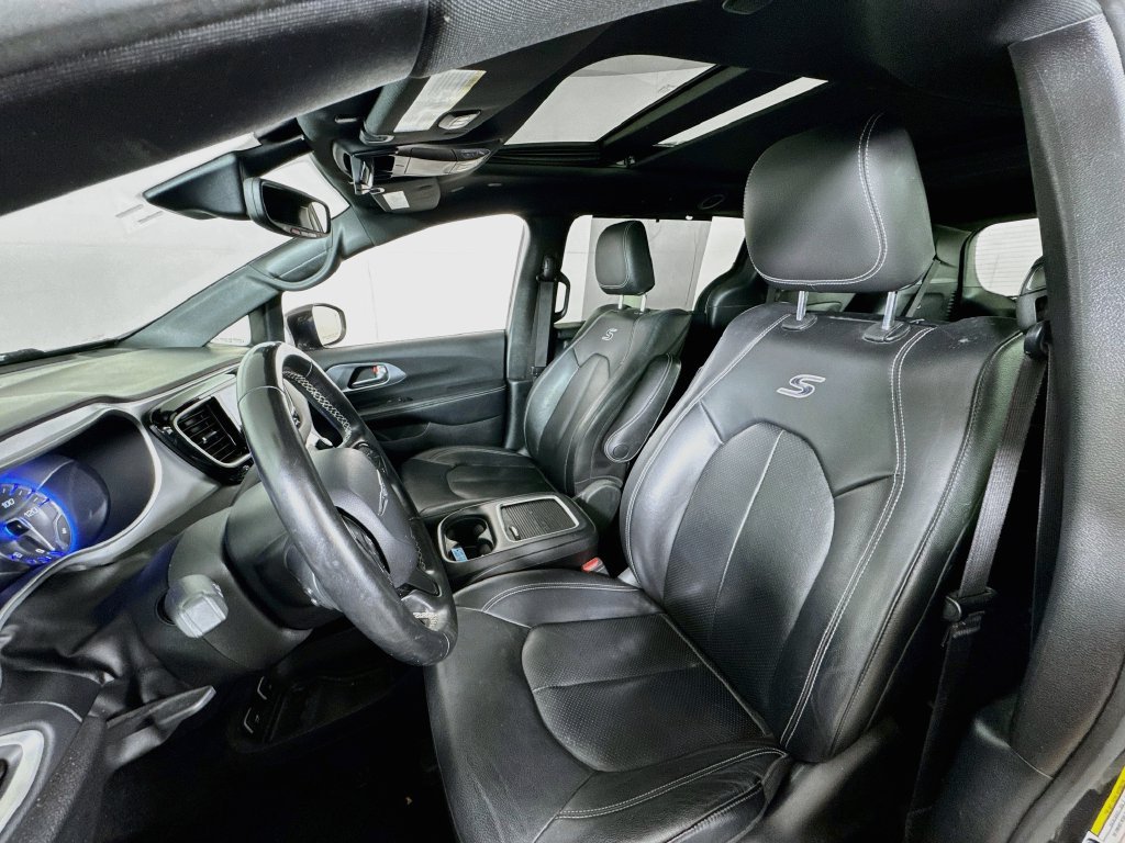 Used 2020 Chrysler Pacifica Touring-L Plus w/ Advanced Safetytec Group FWD image 20