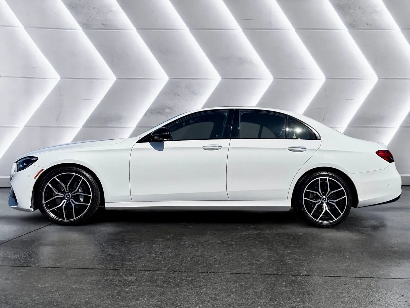 Used 2022 Mercedes-Benz E 350 Sedan w/ Driver Assistance Package image 4