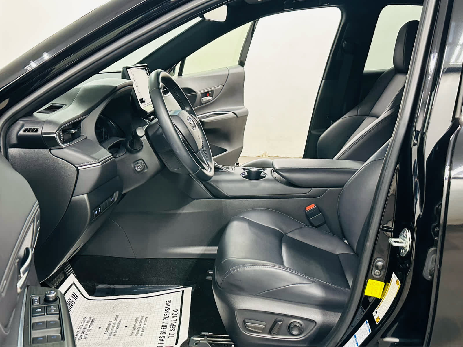 Certified 2022 Toyota Venza XLE AWD/4WD image 9