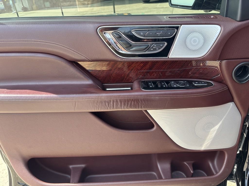 Used 2018 Lincoln Navigator Black Label w/ Cargo Package AWD/4WD image 10