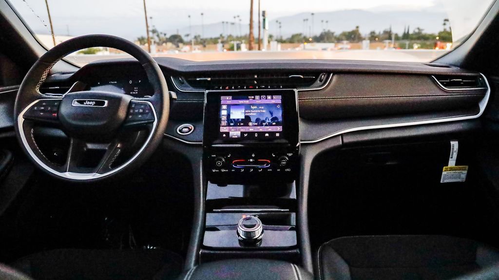New 2025 Jeep Grand Cherokee L Altitude image 13