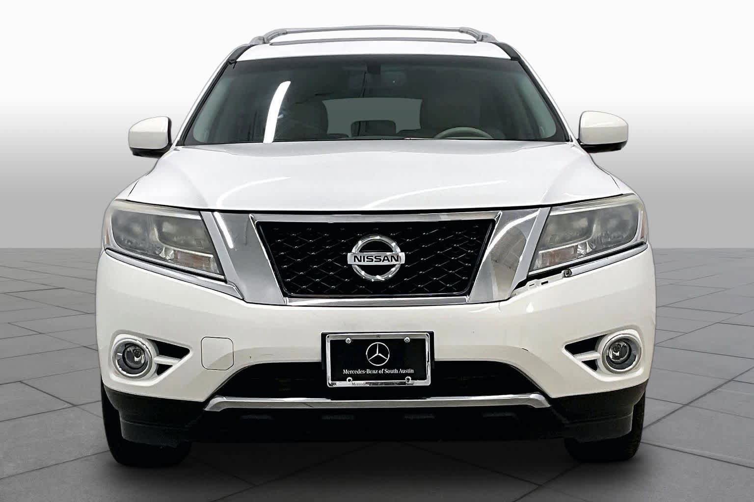 Used 2014 Nissan Pathfinder Platinum w/ Platinum Premium Package FWD image 3