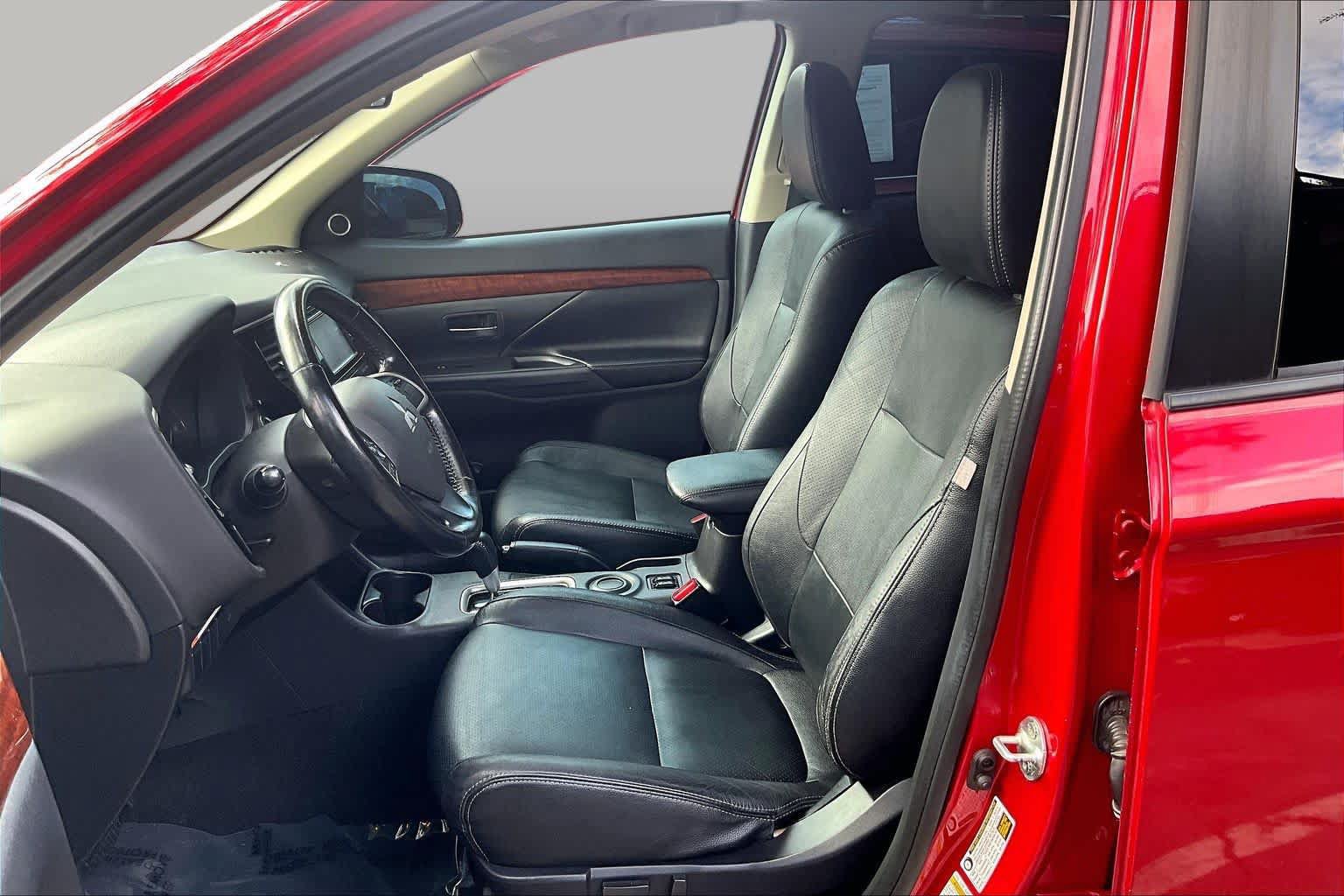 Used 2015 Mitsubishi Outlander SE FWD image 9