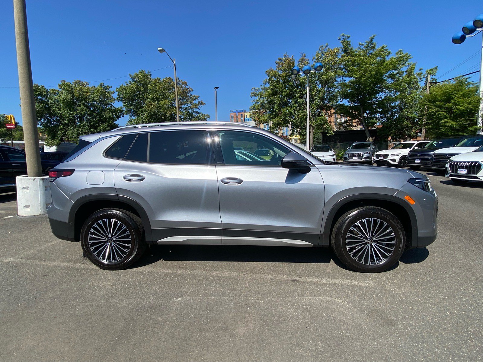 Certified 2025 Volkswagen Tiguan S AWD/4WD image 2