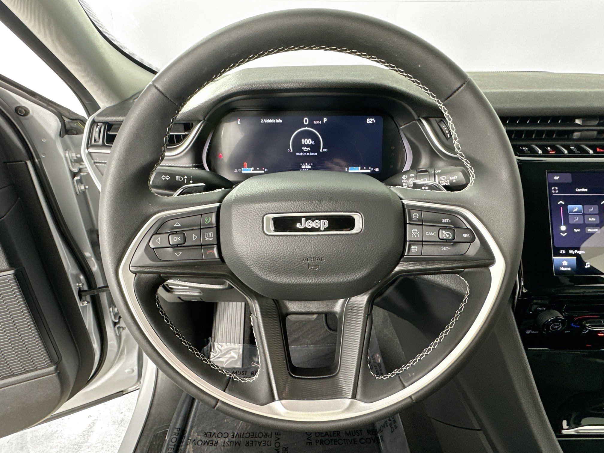 Used 2024 Jeep Grand Cherokee Laredo X image 11