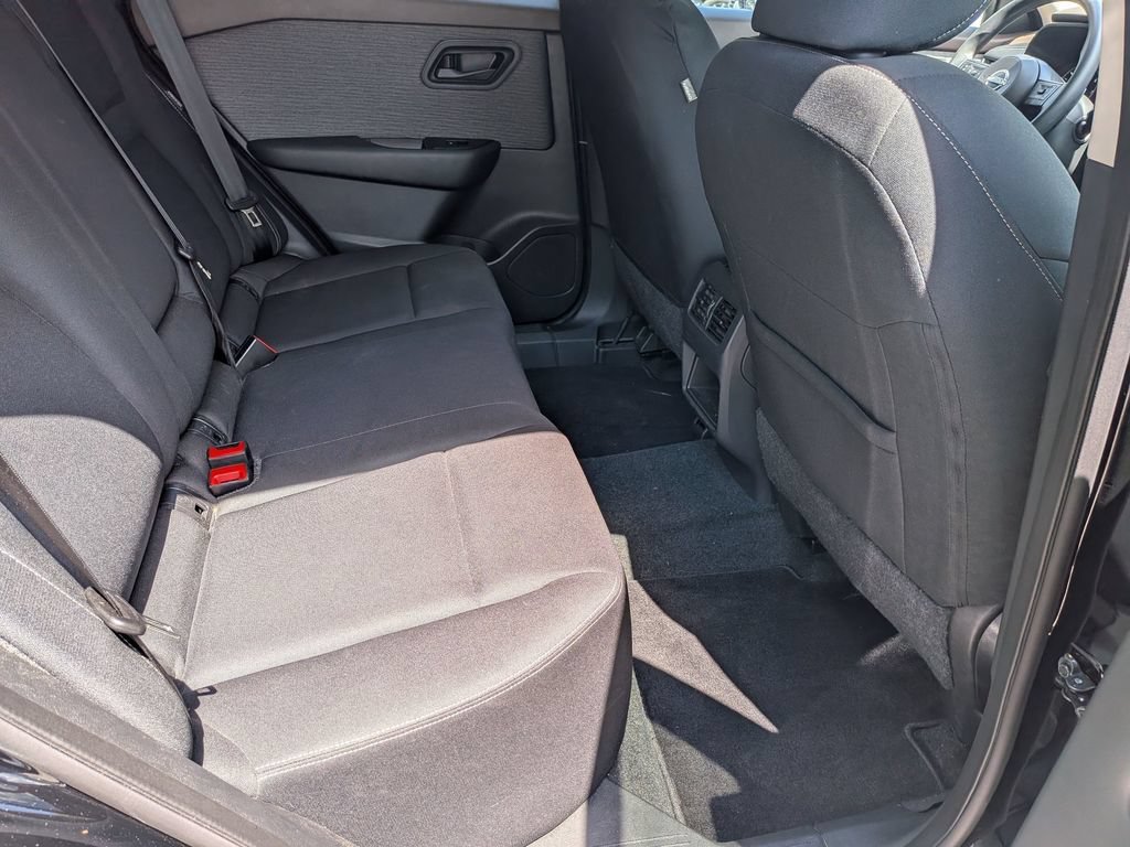 Used 2023 Nissan Rogue S AWD/4WD image 32