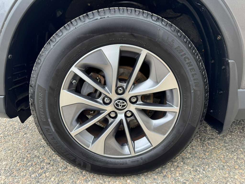 Used 2017 Toyota RAV4 XLE w/ Carpet Mat Package AWD/4WD image 9