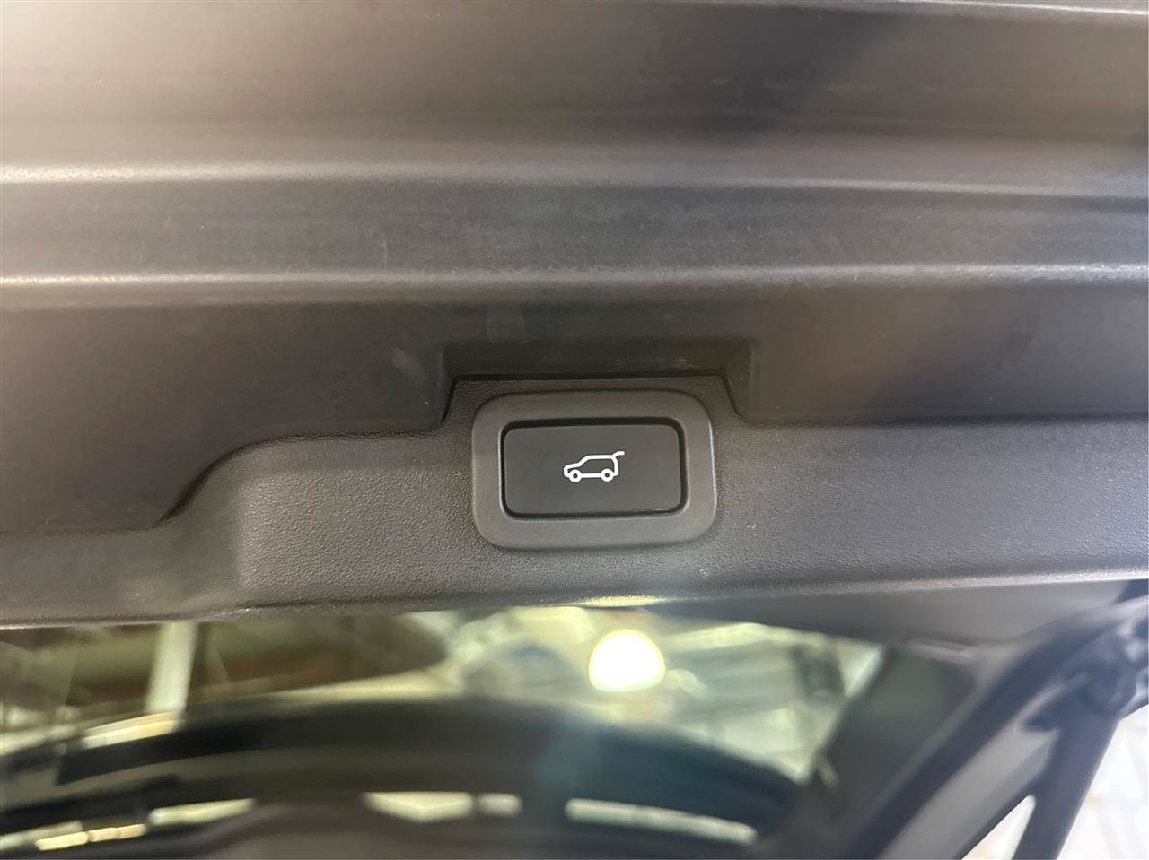 Used 2020 Land Rover Discovery Landmark AWD/4WD image 33