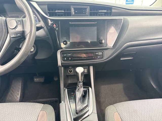 Used 2018 Toyota Corolla LE image 21