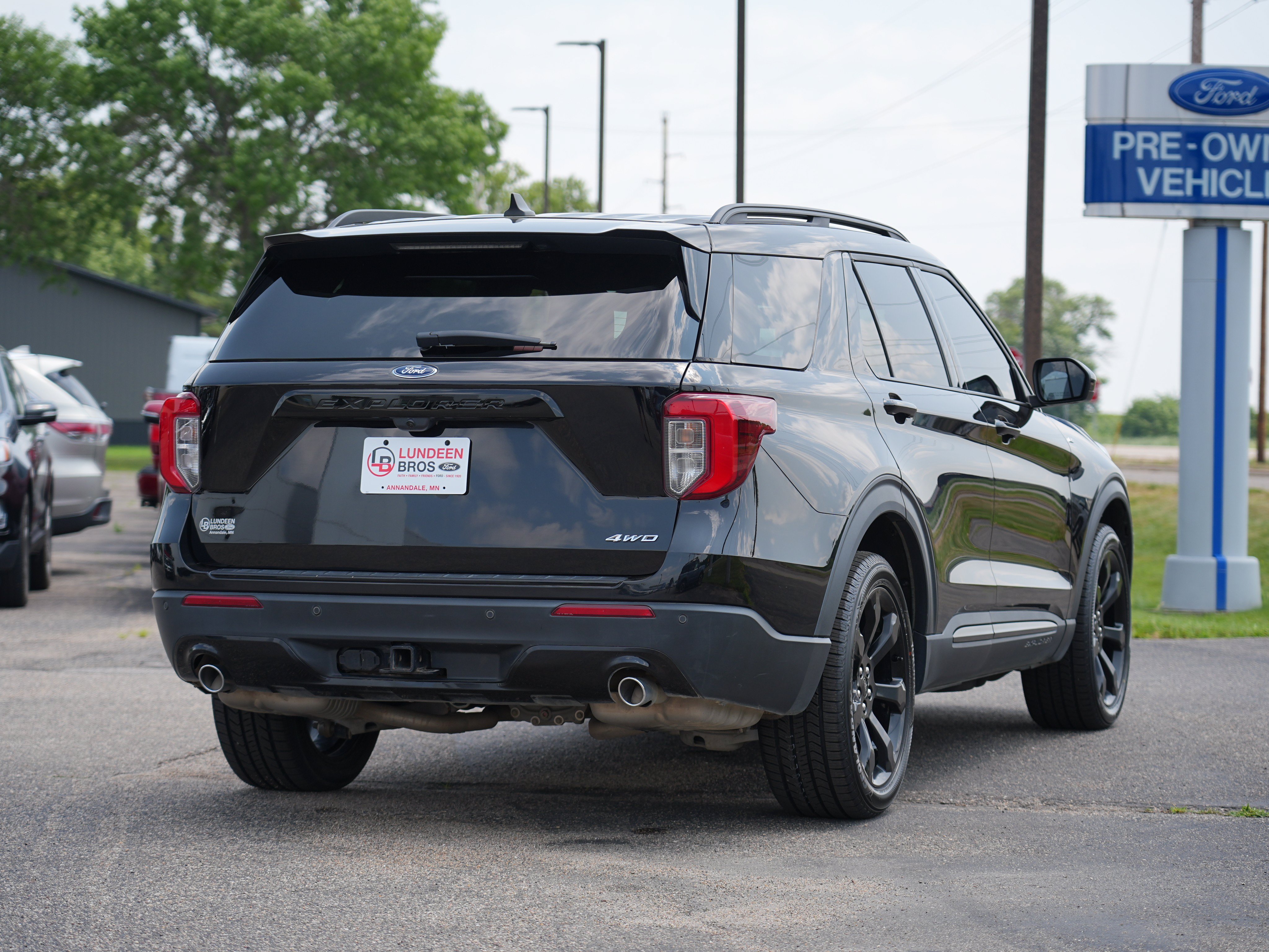 Used 2024 Ford Explorer ST-Line w/ Class IV Trailer Tow Package AWD/4WD image 3