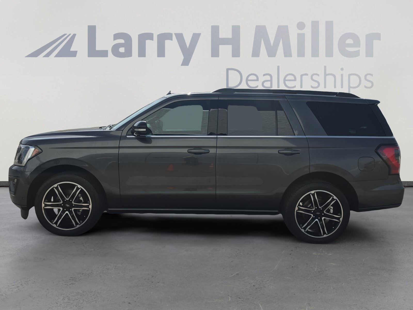 Used 2019 Ford Expedition Limited w/ Equipment Group 303A RWD image 2