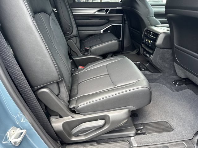 New 2026 Jeep Grand Wagoneer L Limited AWD/4WD image 15