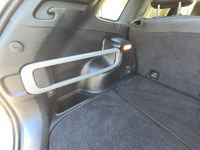 Used 2015 Jeep Cherokee Limited AWD/4WD image 32