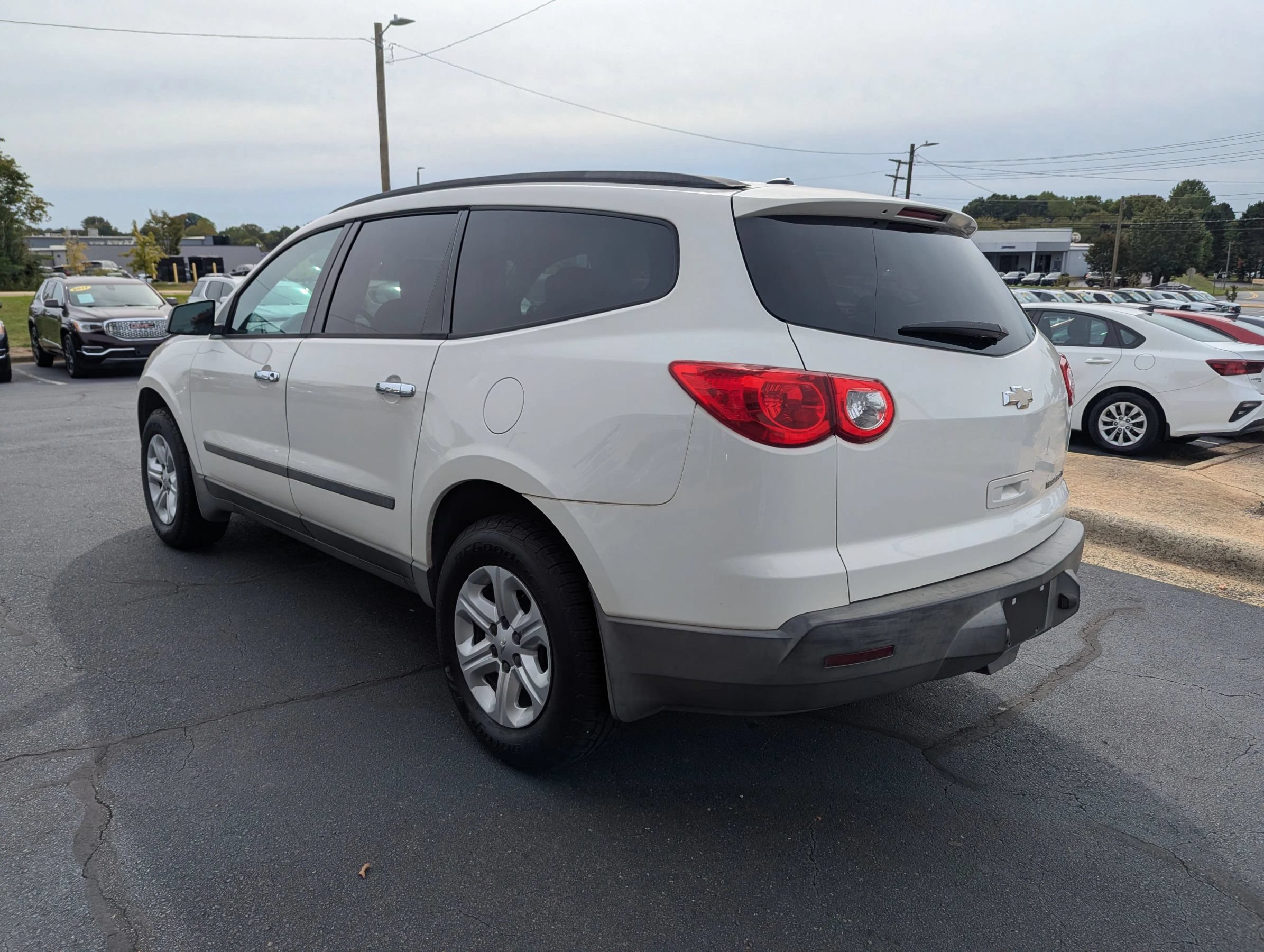 Used 2011 Chevrolet Traverse LS FWD image 5