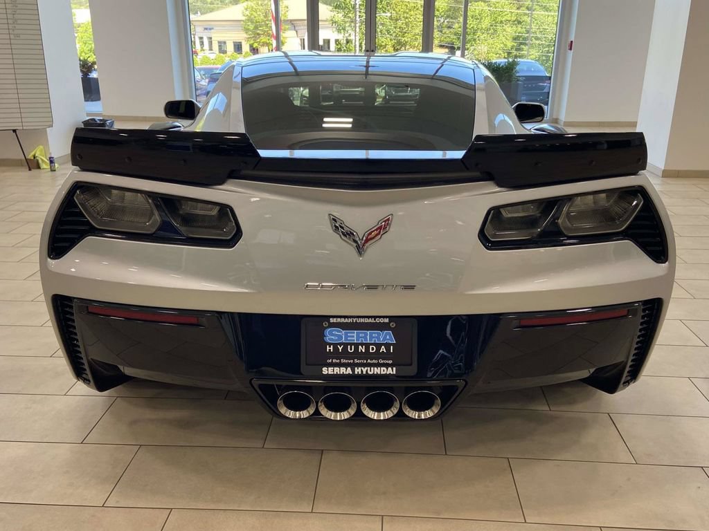 Used 2015 Chevrolet Corvette Z06 w/ 3LZ Preferred Equipment Group RWD image 4