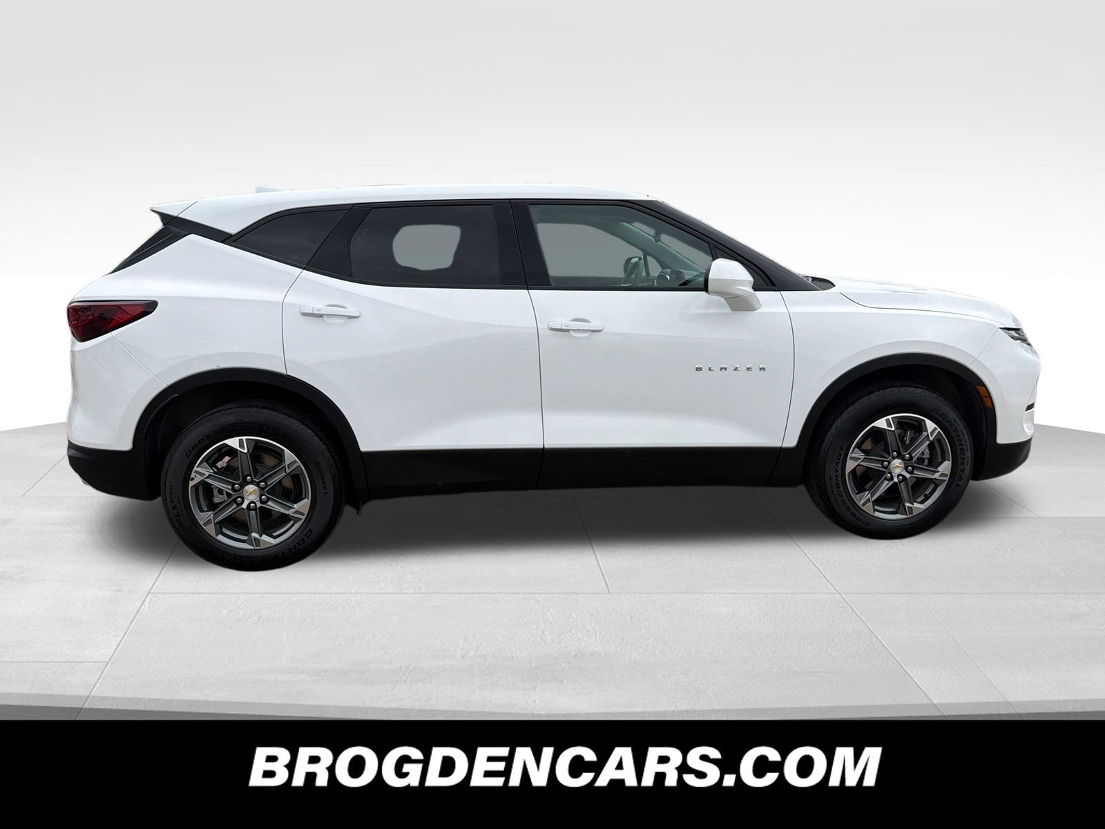 Used 2025 Chevrolet Blazer LT AWD/4WD image 2