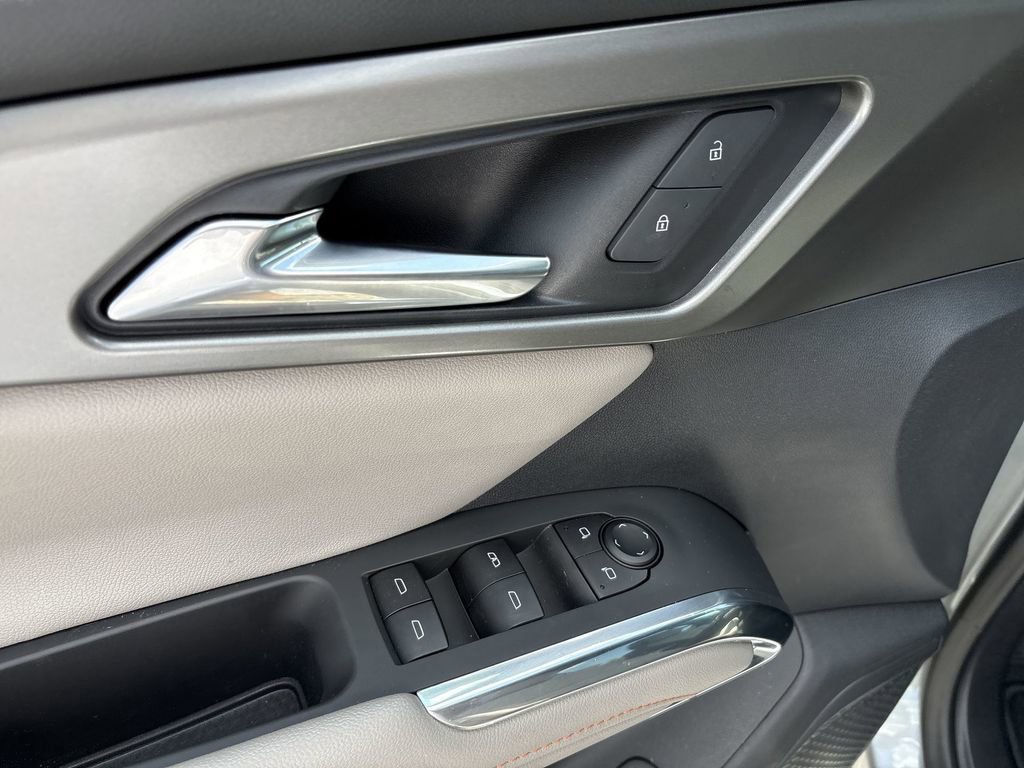 New 2025 Chevrolet Traverse LT image 23