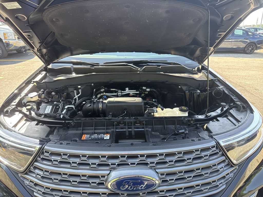 Used 2022 Ford Explorer XLT w/ Equipment Group 202A AWD/4WD image 18