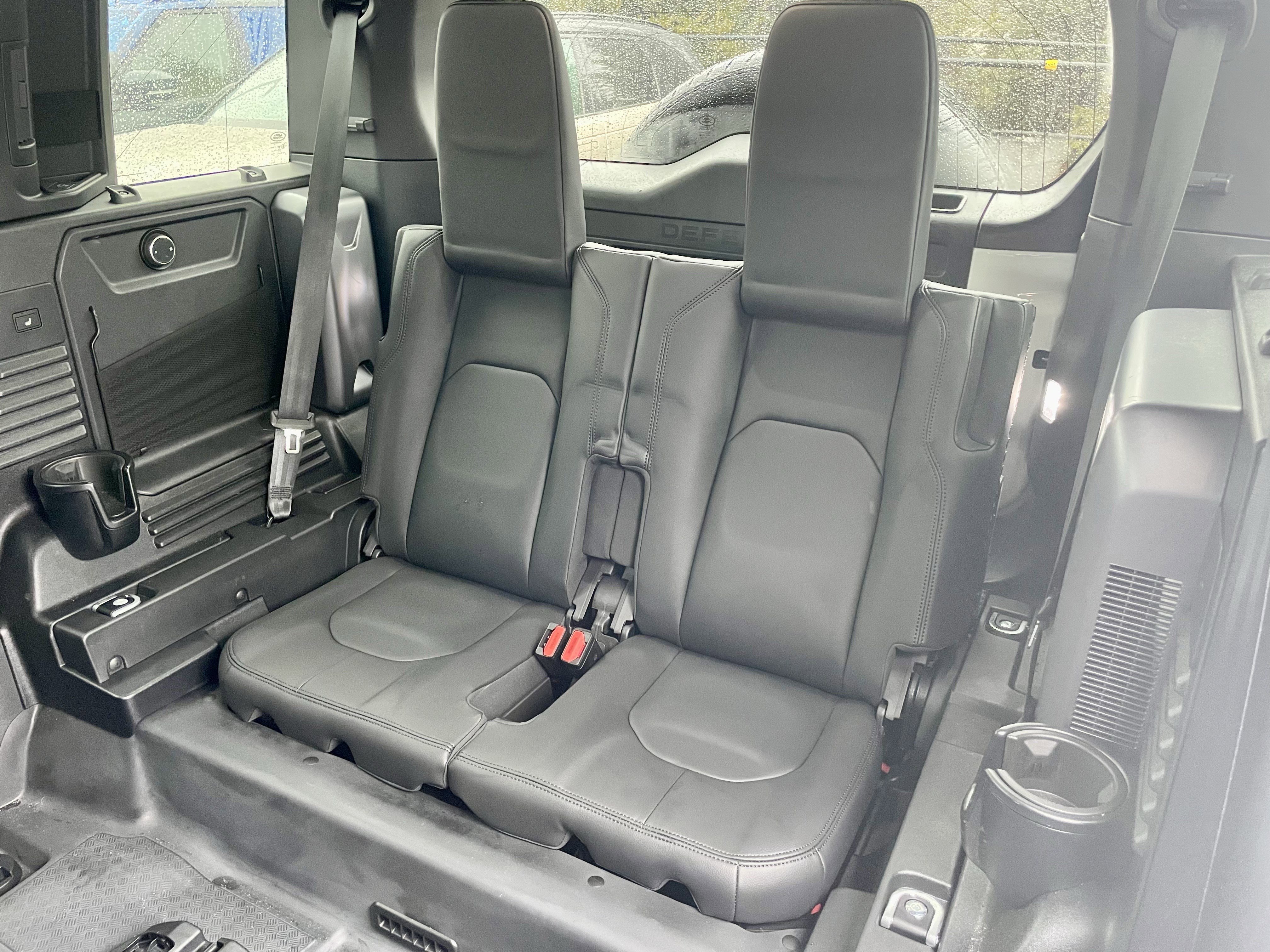 Used 2024 Land Rover Defender 110 X-Dynamic SE image 31