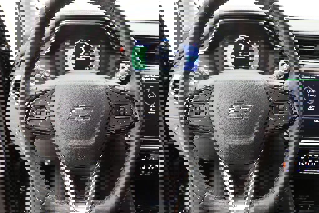 Used 2023 Chevrolet Bolt EUV LT w/ Comfort Package image 16