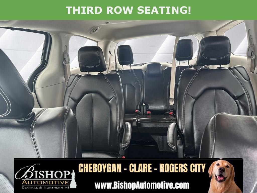 Used 2024 Chrysler Pacifica Touring-L FWD image 12