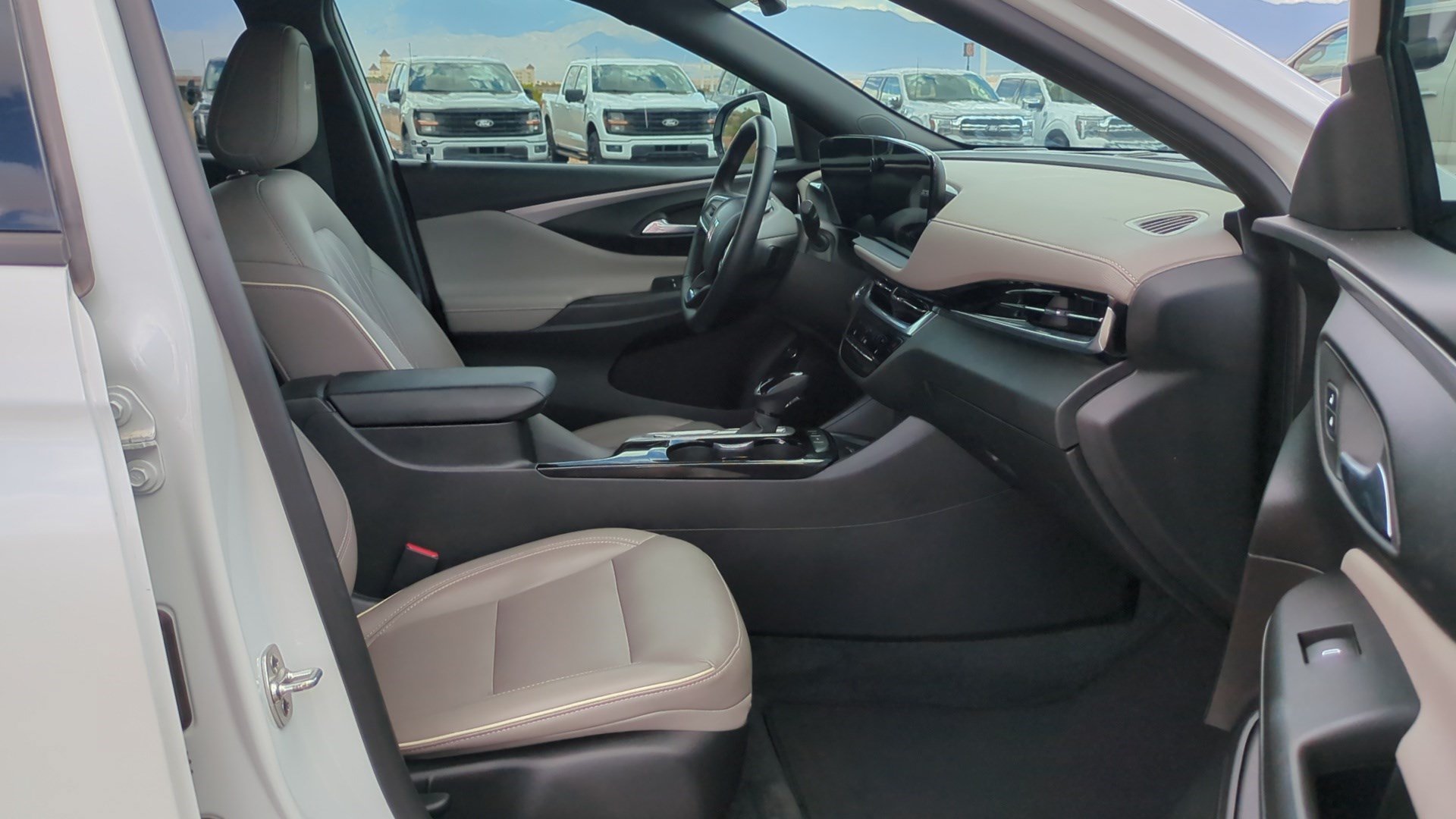 Used 2025 Buick Envista Avenir FWD image 30