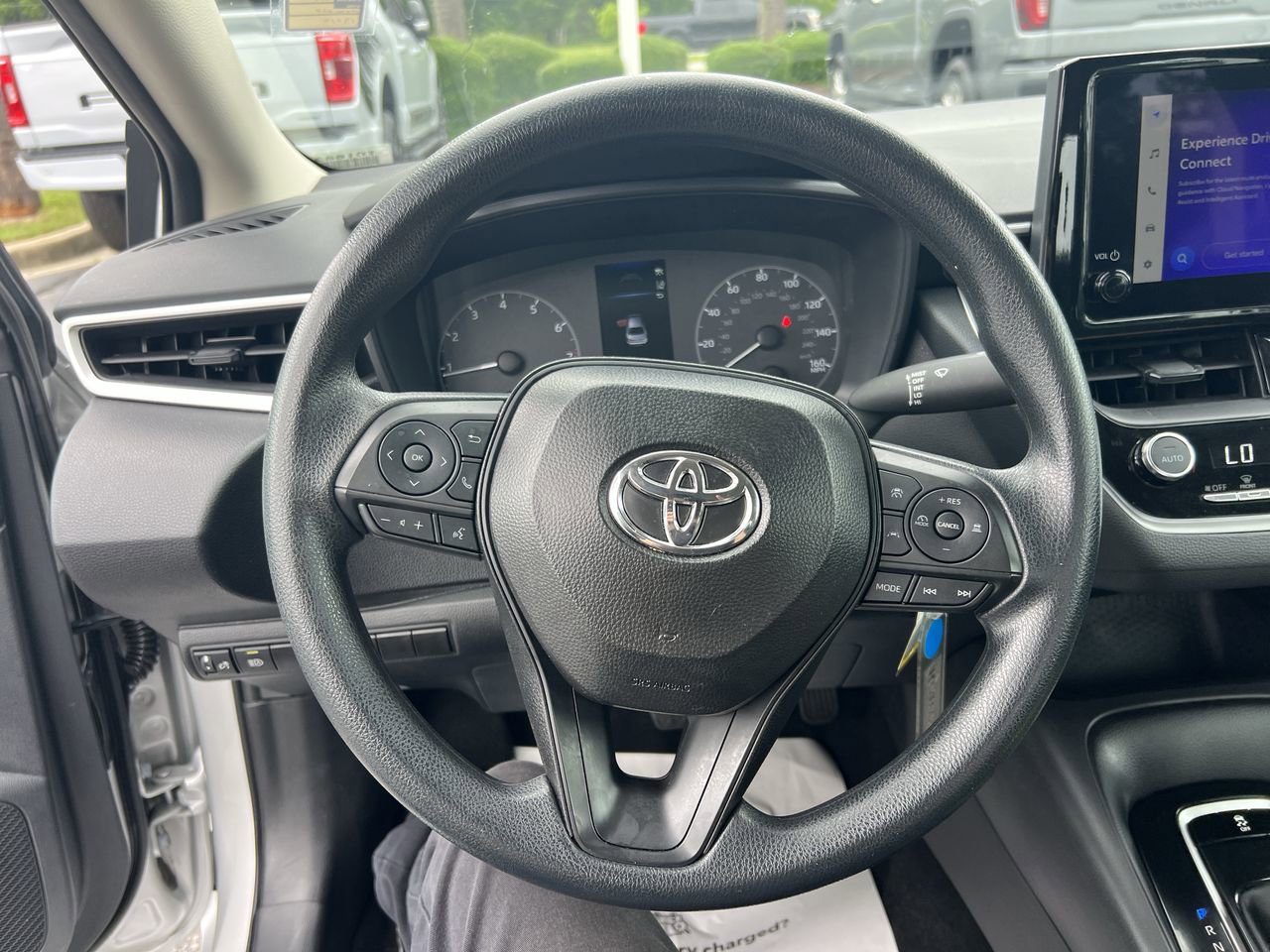 Used 2025 Toyota Corolla LE FWD image 18