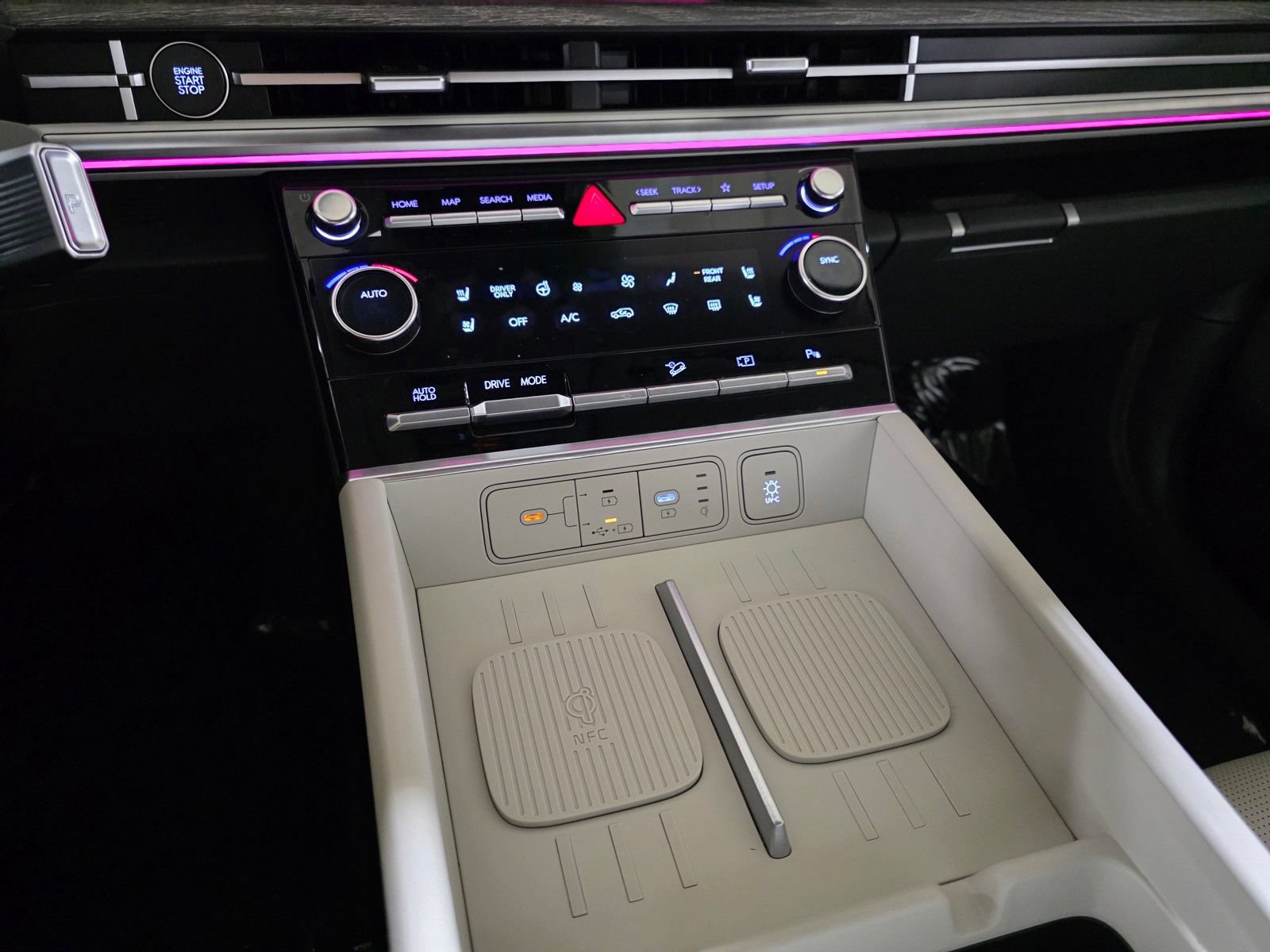Certified 2025 Hyundai Santa Fe Limited FWD image 28