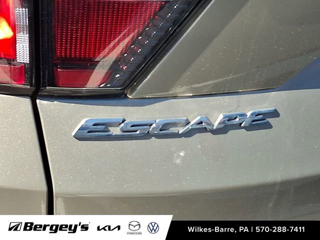 Used 2018 Ford Escape SEL w/ Ford Safe & Smart Package image 10