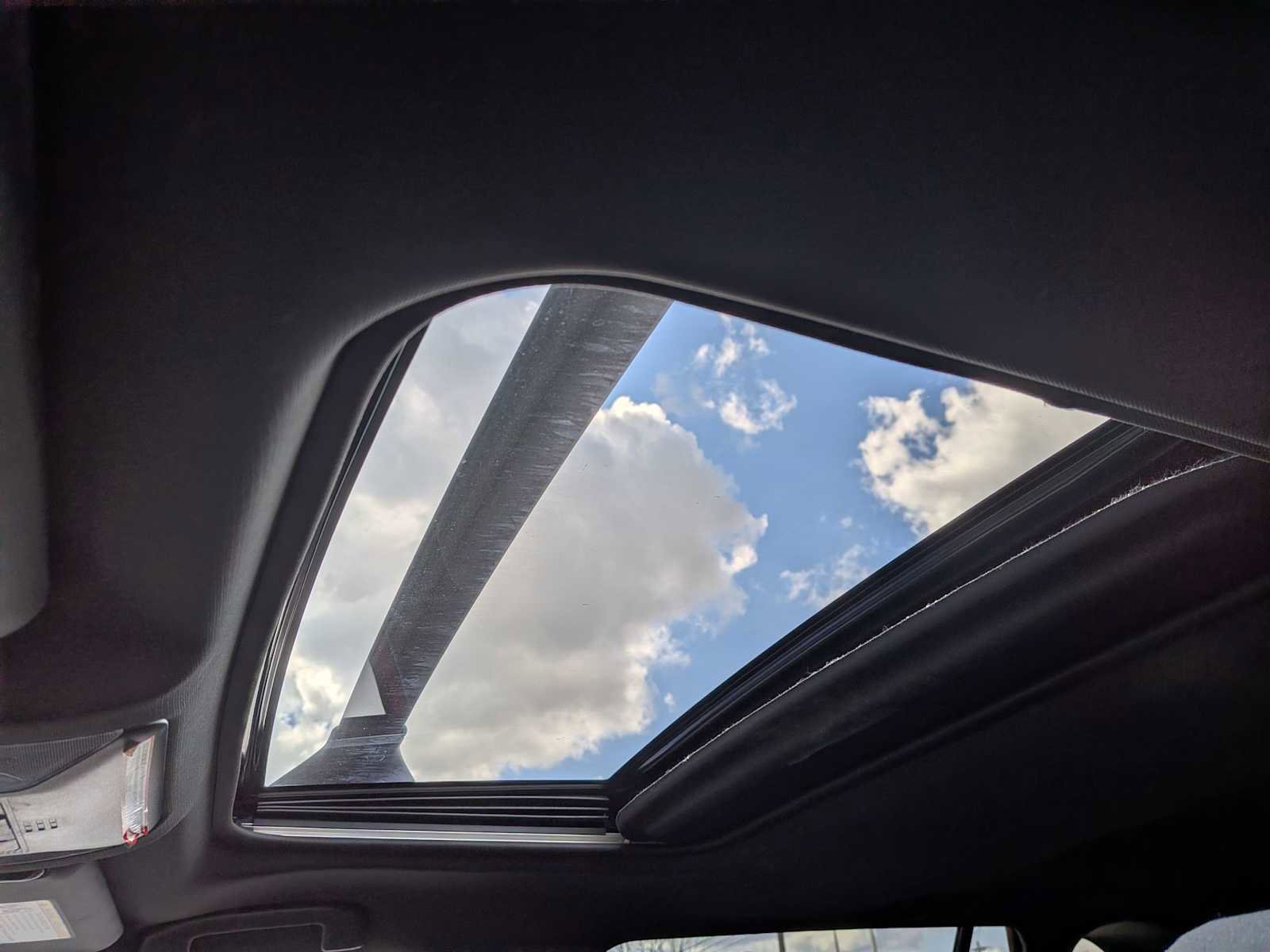 Used 2022 Toyota RAV4 SE w/ Weather & Moonroof Package image 14
