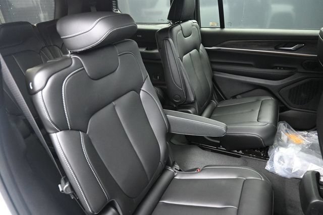 New 2026 Jeep Grand Cherokee L Limited w/ Limited Altitude Package AWD/4WD image 49