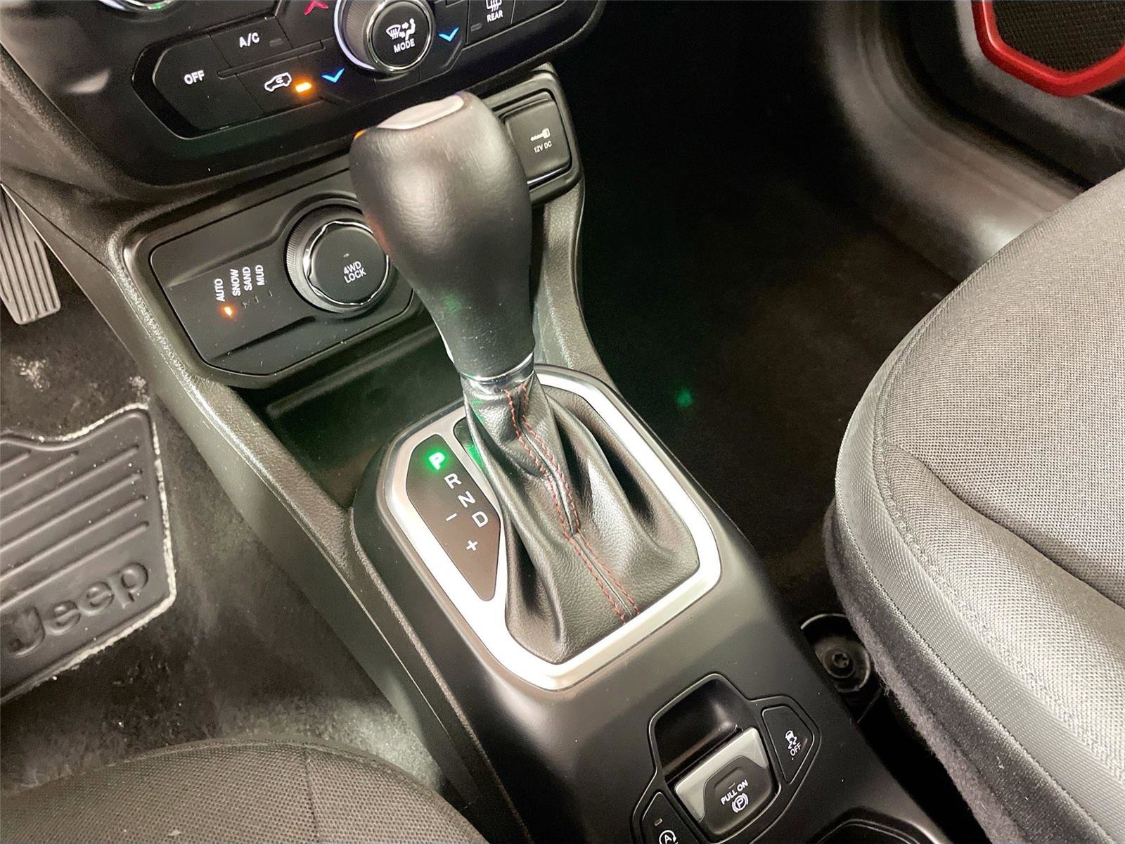 Used 2023 Jeep Renegade Latitude AWD/4WD image 15