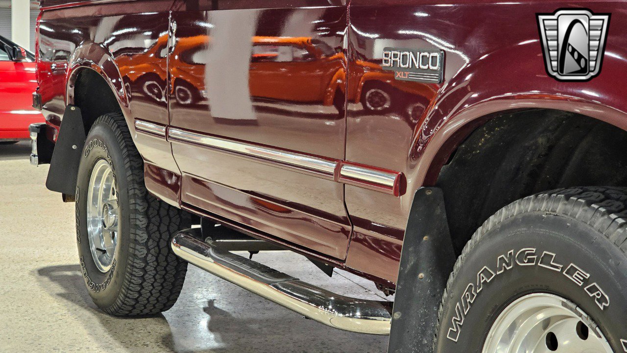 Used 1996 Ford Bronco XLT image 16