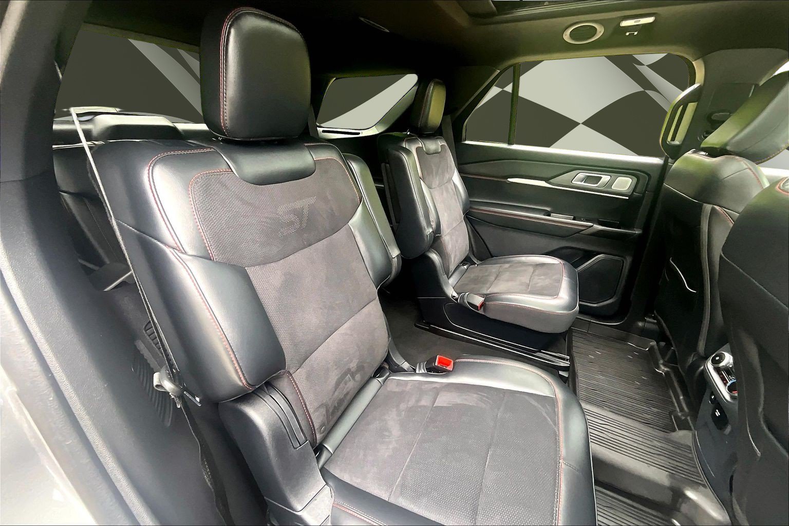 Used 2025 Ford Explorer ST w/ Sun And Sound Package AWD/4WD image 27