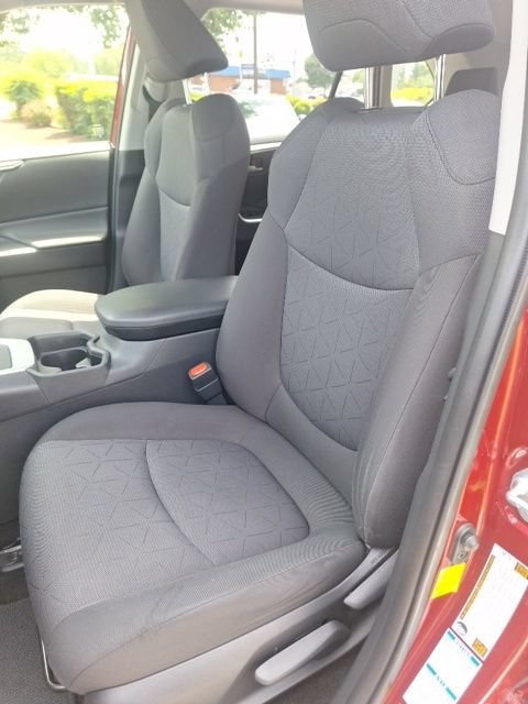 Used 2019 Toyota RAV4 XLE w/ Carpet Mat Package AWD/4WD image 10